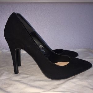 Black Atmosphere Pointed Toe Heels